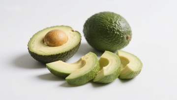 新鲜切开的鳄梨展示