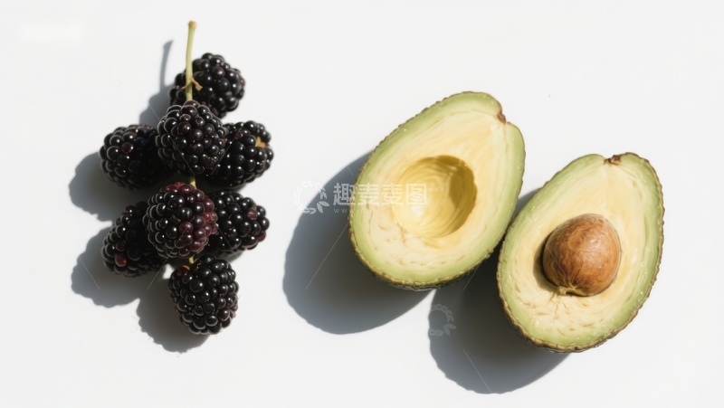 高清大图下载【趣麦麦图】新鲜黑莓与切开的牛油果