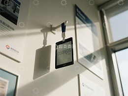 电子标签展示于室内墙面上