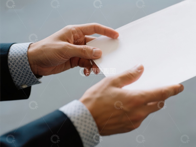高清大图下载【趣麦麦图】双手交接文件的瞬间