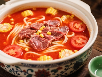 番茄牛肉面，热气腾腾的美味佳肴