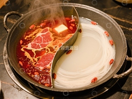鸳鸯火锅：麻辣与清汤的完美结合