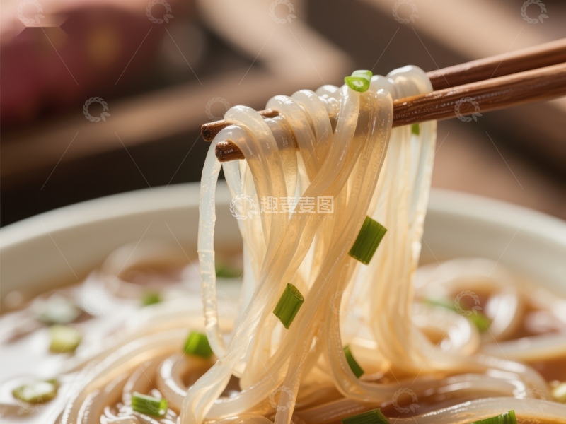 高清大图下载【趣麦麦图】筷子夹起晶莹剔透的粉丝