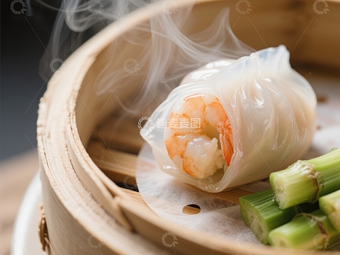 蒸笼中的鲜虾春卷
