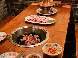 传统火锅宴，炭火与食材的完美结合