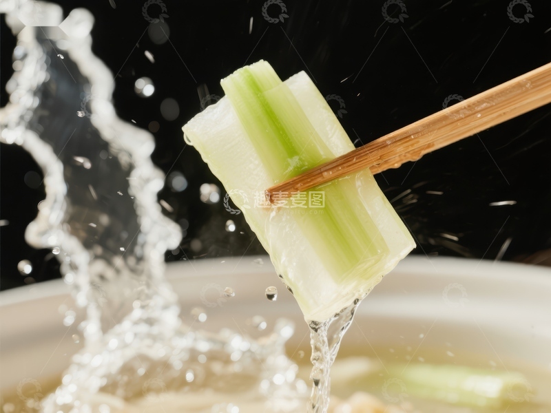 高清大图下载【趣麦麦图】筷子夹起芹菜，水花四溅