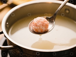 锅中汤匙舀起肉丸
