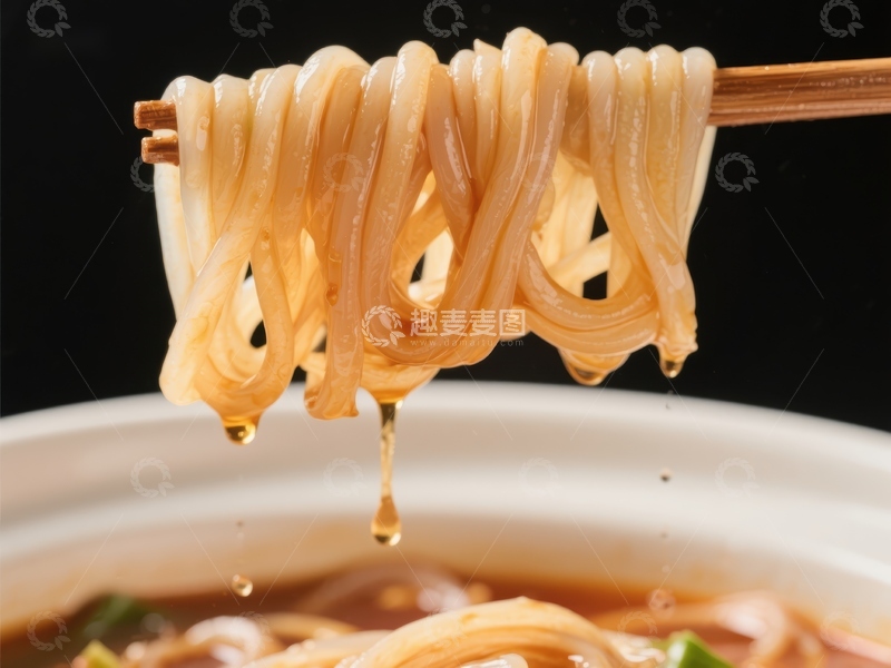 高清大图下载【趣麦麦图】热气腾腾的面条被筷子夹起