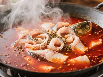 麻辣鱼片热锅，香气四溢
