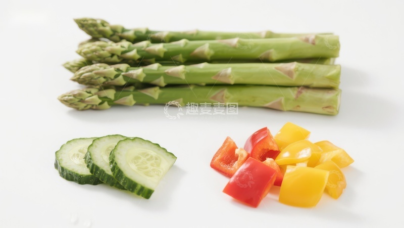 高清大图下载【趣麦麦图】新鲜蔬菜组合：芦笋、黄瓜与彩椒
