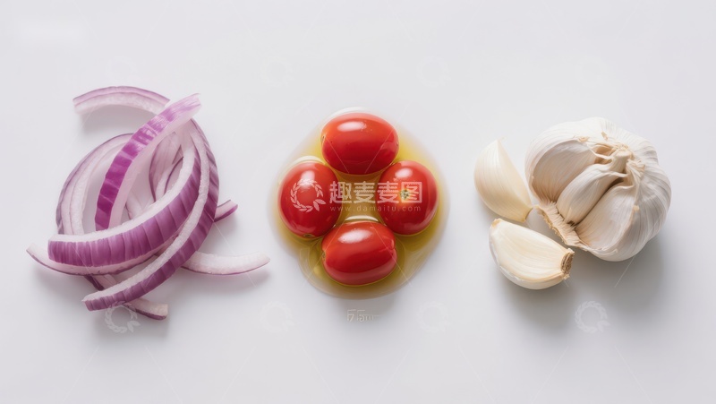 高清大图下载【趣麦麦图】洋葱切片、樱桃番茄和大蒜的组合