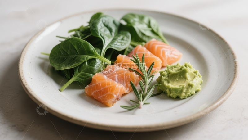 高清大图下载【趣麦麦图】三文鱼片配牛油果和绿叶蔬菜