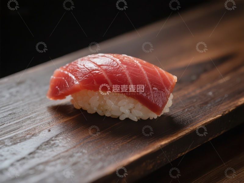 高清大图下载【趣麦麦图】新鲜金枪鱼寿司置于木质板上