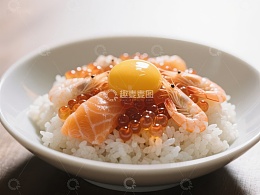 海鲜丼饭配鱼子酱和生蛋黄