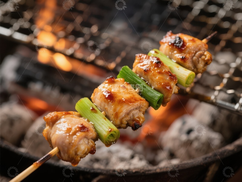 高清大图下载【趣麦麦图】烧烤鸡肉串在炭火上烤制