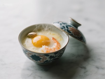 蒸蛋虾仁，热气腾腾的美味