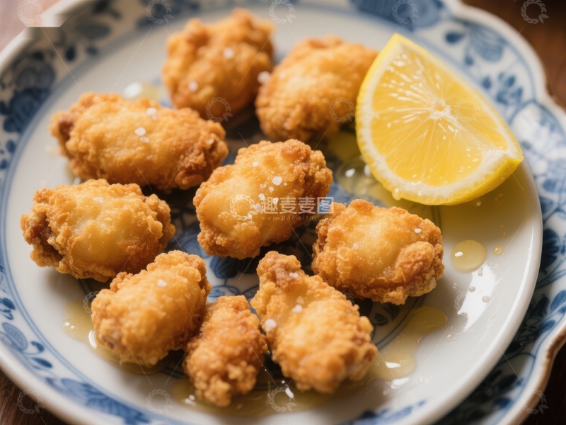 高清大图下载【趣麦麦图】金黄酥脆的炸物配柠檬片