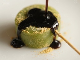 巧克力淋酱的青苹果串