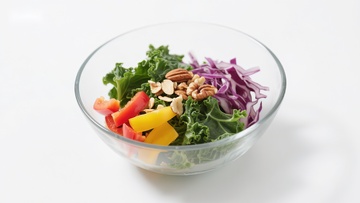 新鲜蔬菜沙拉碗