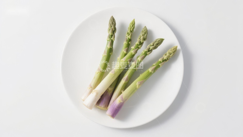 高清大图下载【趣麦麦图】白色盘子上的几根芦笋