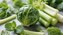 新鲜蔬菜组合：卷心菜、芹菜与薄荷