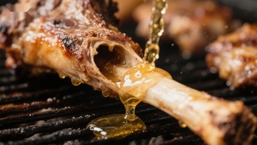 蜂蜜浇灌烤肉，美味瞬间