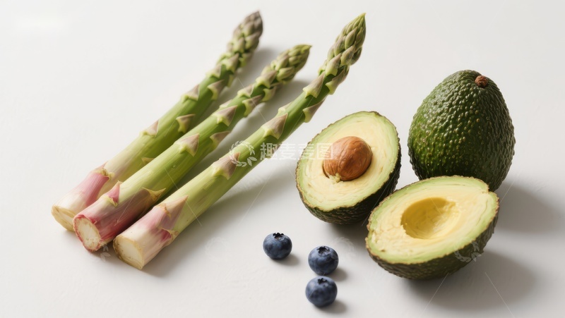 高清大图下载【趣麦麦图】新鲜芦笋、牛油果与蓝莓的组合