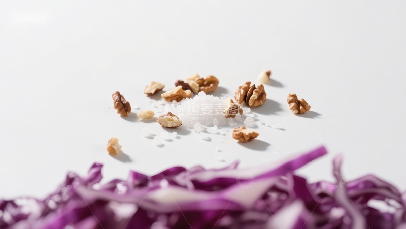 高清大图下载【趣麦麦图】红甘蓝、核桃与盐的静物组合