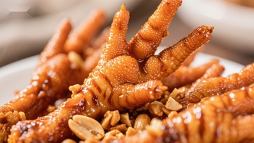 美味卤鸡爪配花生