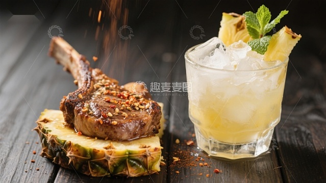 菠萝配肉与鸡尾酒的创意组合