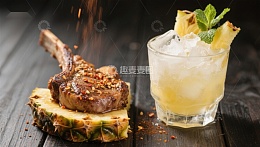 菠萝配肉与鸡尾酒的创意组合