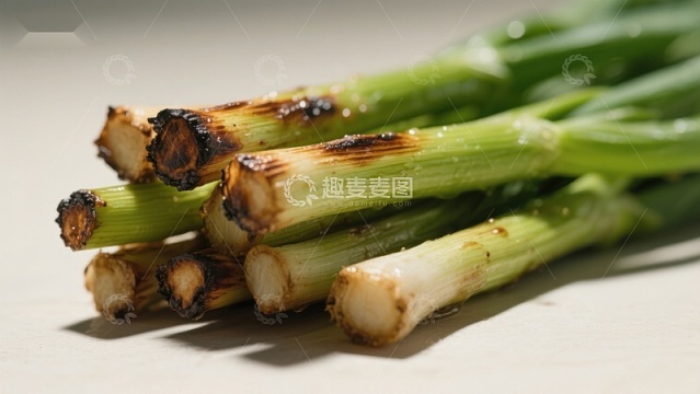 烤制葱段的特写