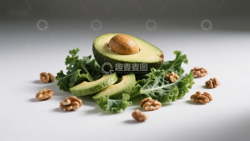 高清大图下载【趣麦麦图】牛油果、坚果与羽衣甘蓝的健康组合