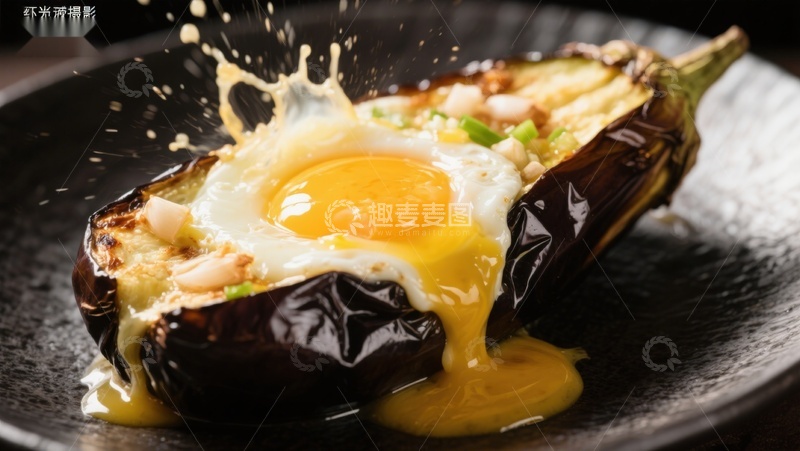 高清大图下载【趣麦麦图】烤茄子配流心煎蛋