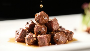 酱汁牛肉粒特写