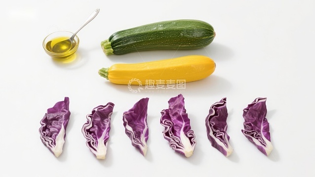 蔬菜与橄榄油的简洁排列