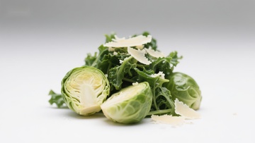 新鲜布鲁塞尔芽菜配帕尔马干酪