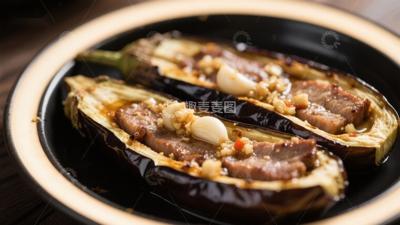 高清大图下载【趣麦麦图】烤茄子配蒜蓉肉片