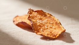 脆甜薯片，撒盐点缀