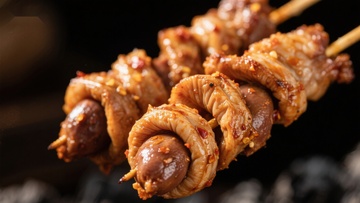 香辣鱿鱼串，美味烧烤诱惑
