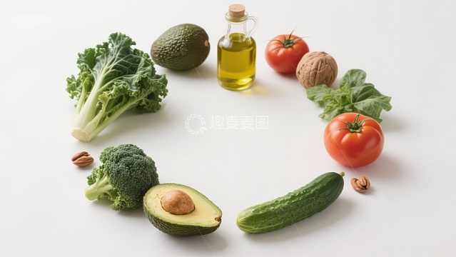 新鲜蔬菜水果与坚果油品环形排列
