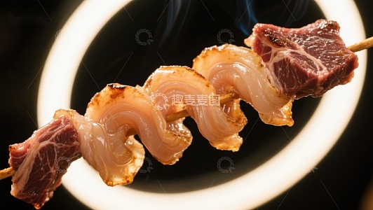 烤肉串上的烟熏美味