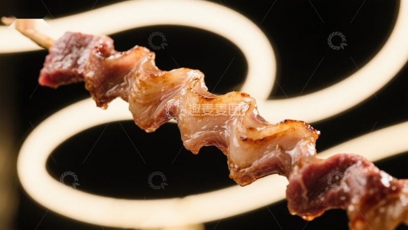 高清大图下载【趣麦麦图】烤肉串在暖光背景下的特写