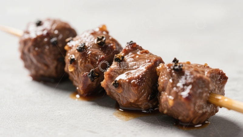高清大图下载【趣麦麦图】串烧牛肉粒，点缀香料