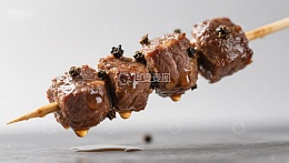 烤肉串上的牛肉块