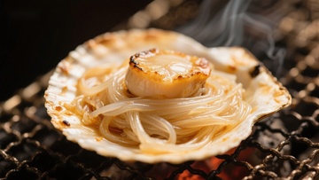 烤扇贝配粉丝，热气腾腾