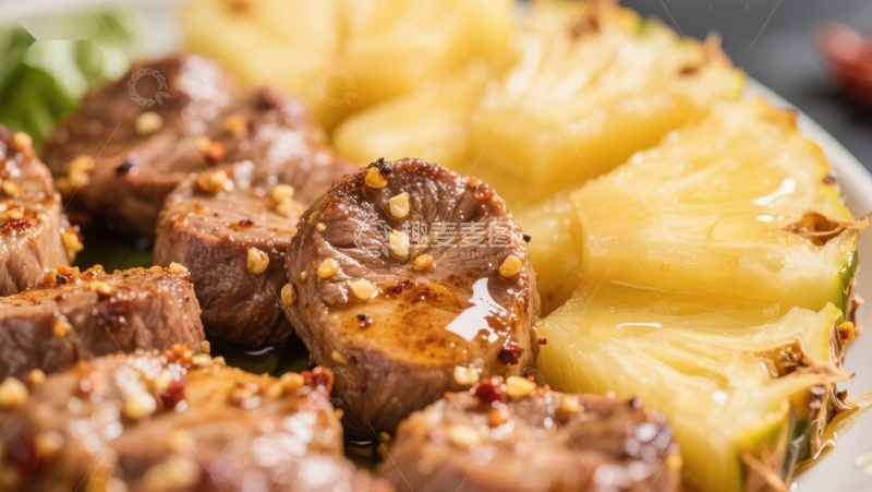 菠萝配烤肉，美味佳肴