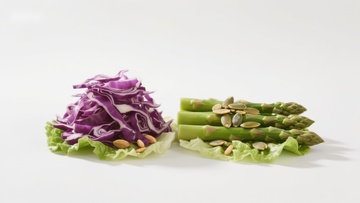 紫甘蓝与芦笋的健康搭配