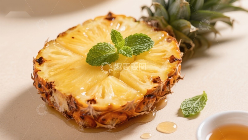 高清大图下载【趣麦麦图】新鲜菠萝切片配薄荷装饰