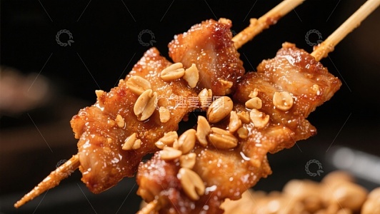 烤肉串上的花生装饰